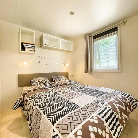 Magnificent Bungalow With Terrace In Frejus Apartment *